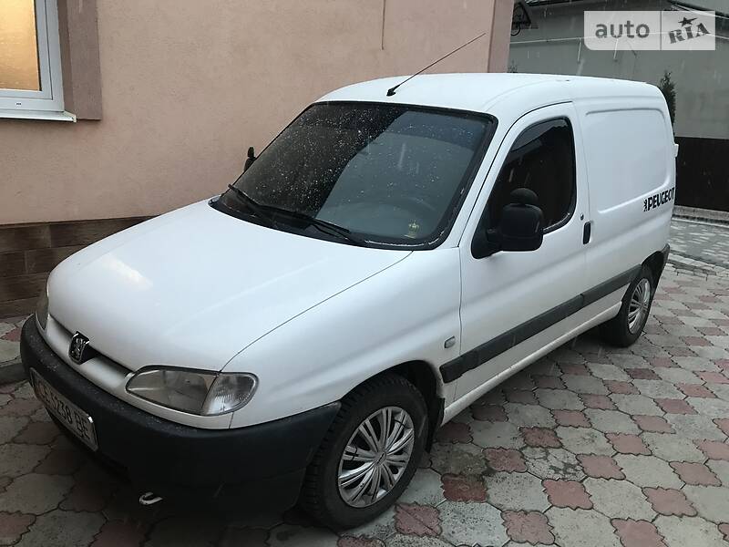 Грузопассажирский фургон Peugeot Partner 2000 в Черновцах