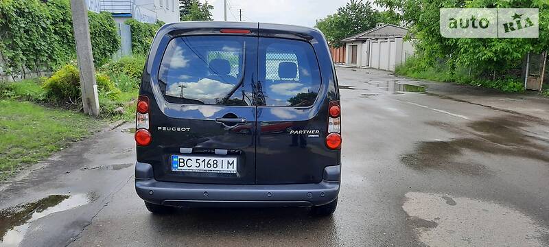 Вантажопасажирський фургон Peugeot Partner 2016 в Львові