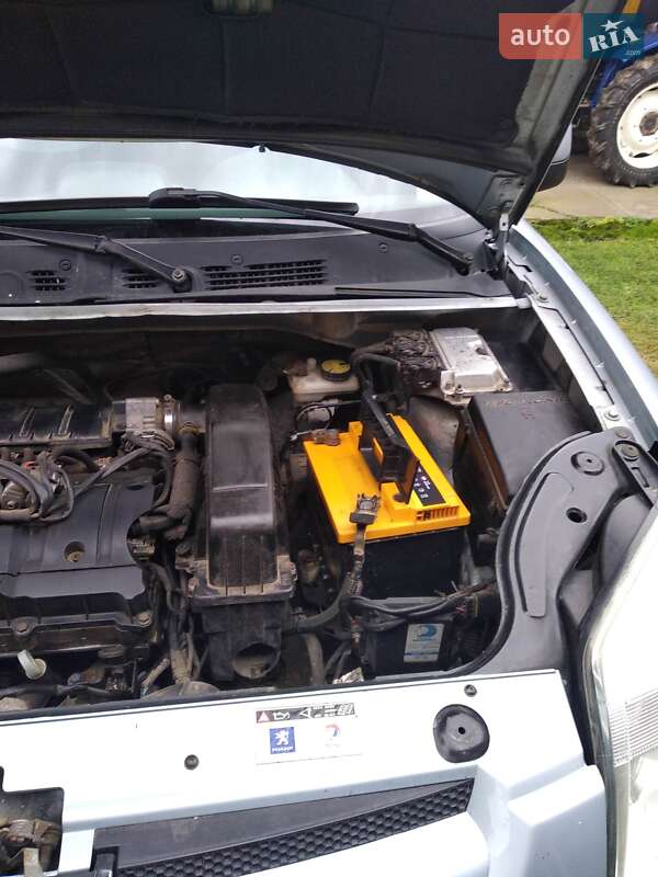 Мінівен Peugeot Partner 2012 в Івано-Франківську