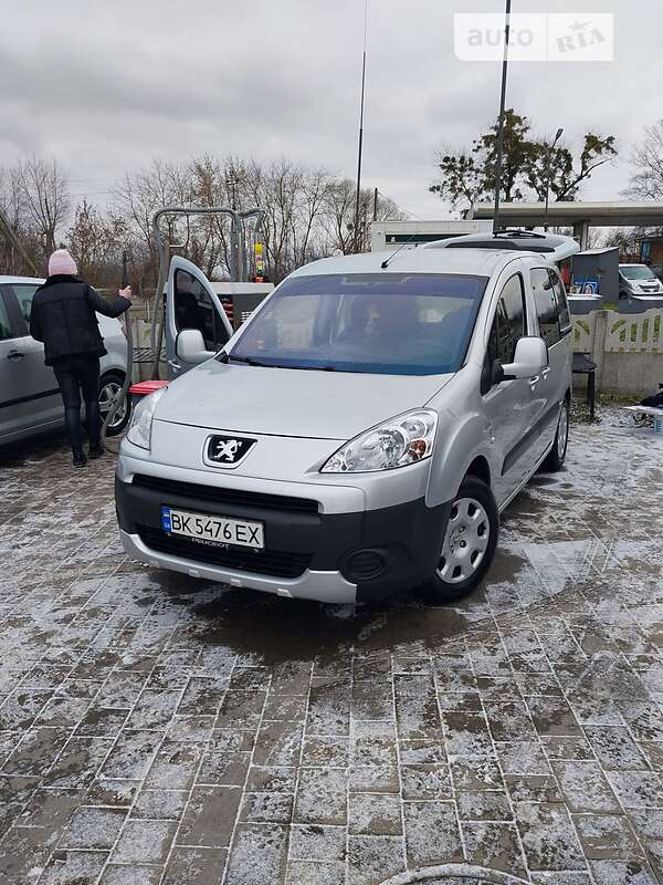 Пикап Peugeot Partner 2009 в Остроге