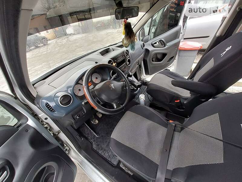 Пикап Peugeot Partner 2009 в Остроге