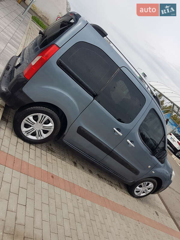 Мінівен Peugeot Partner 2011 в Івано-Франківську