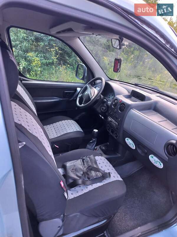 Минивэн Peugeot Partner 2004 в Староконстантинове