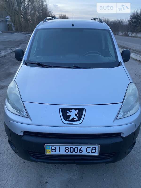 Вантажний фургон Peugeot Partner 2012 в Гадячі