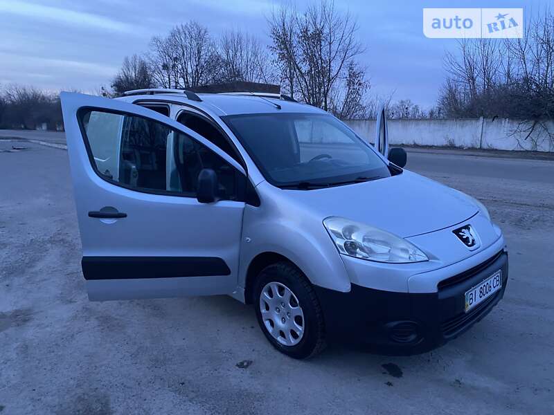 Вантажний фургон Peugeot Partner 2012 в Гадячі