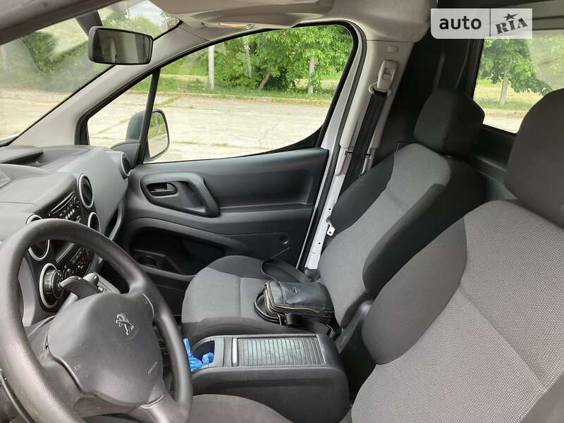 Вантажний фургон Peugeot Partner 2017 в Нетішині