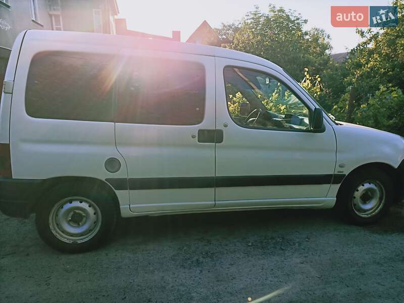 Мінівен Peugeot Partner 2004 в Звягелі