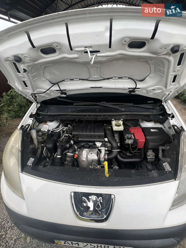 Минивэн Peugeot Partner 2010 в Звягеле