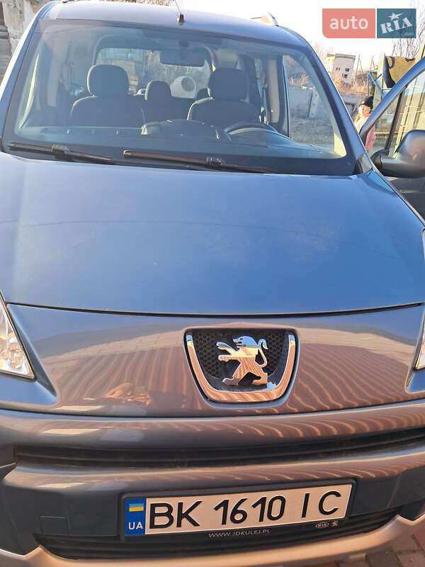 Минивэн Peugeot Partner 2011 в Сарнах