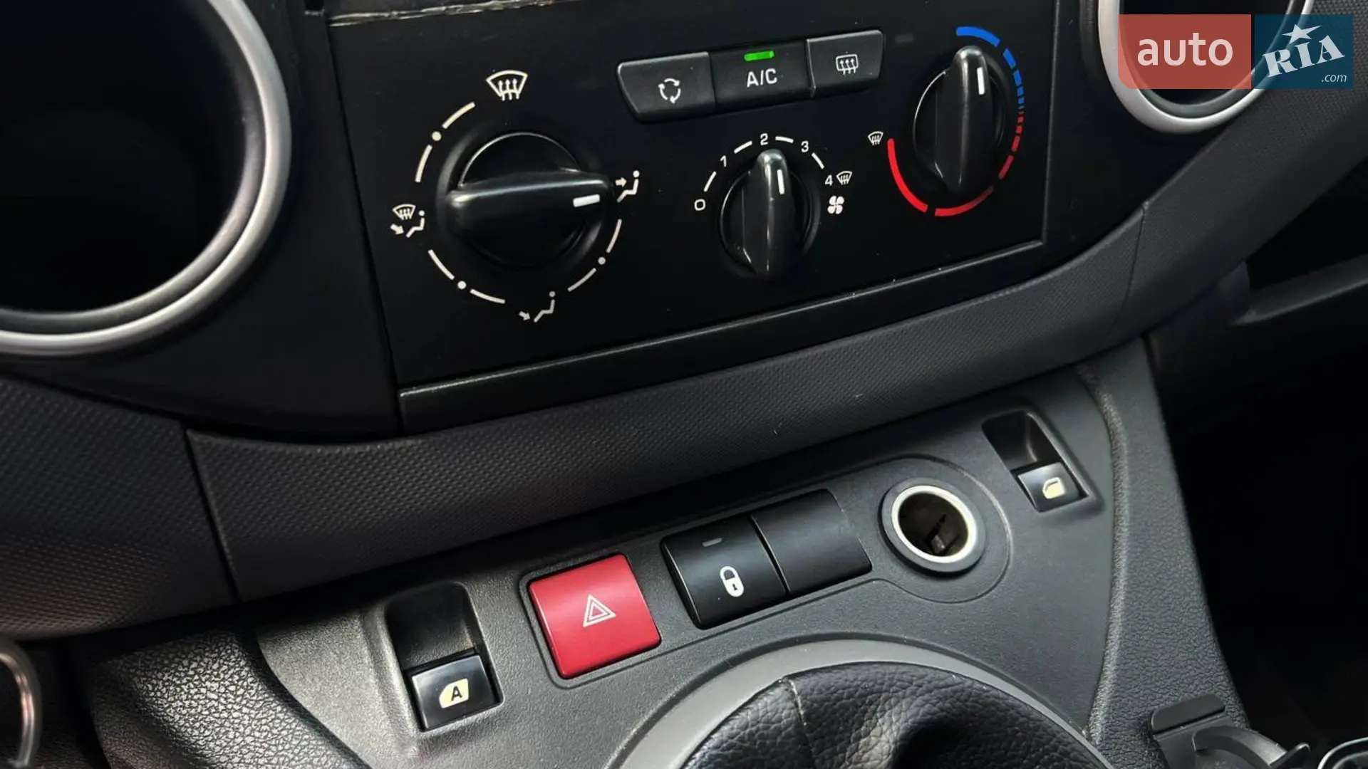 2017 Peugeot Partner - мініатюра 18