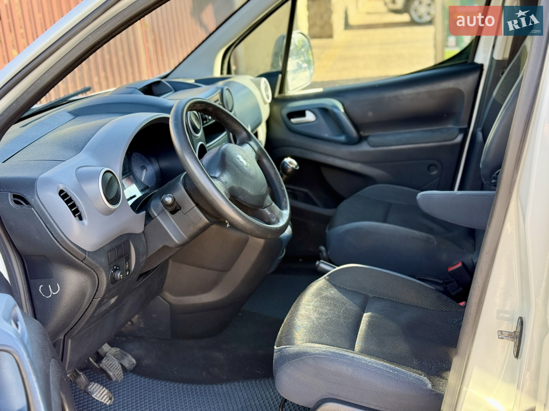 2011 Peugeot Partner - мініатюра 17