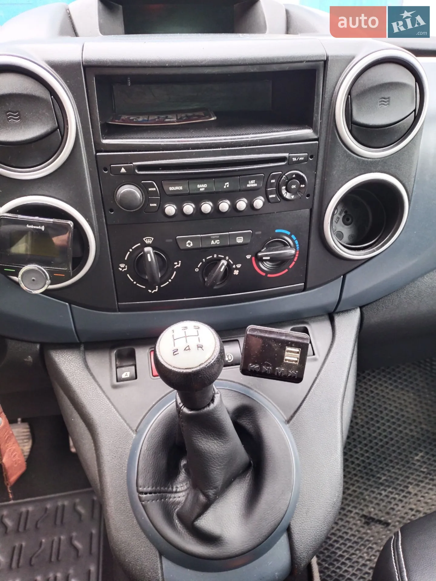2010 Peugeot Partner - мініатюра 12