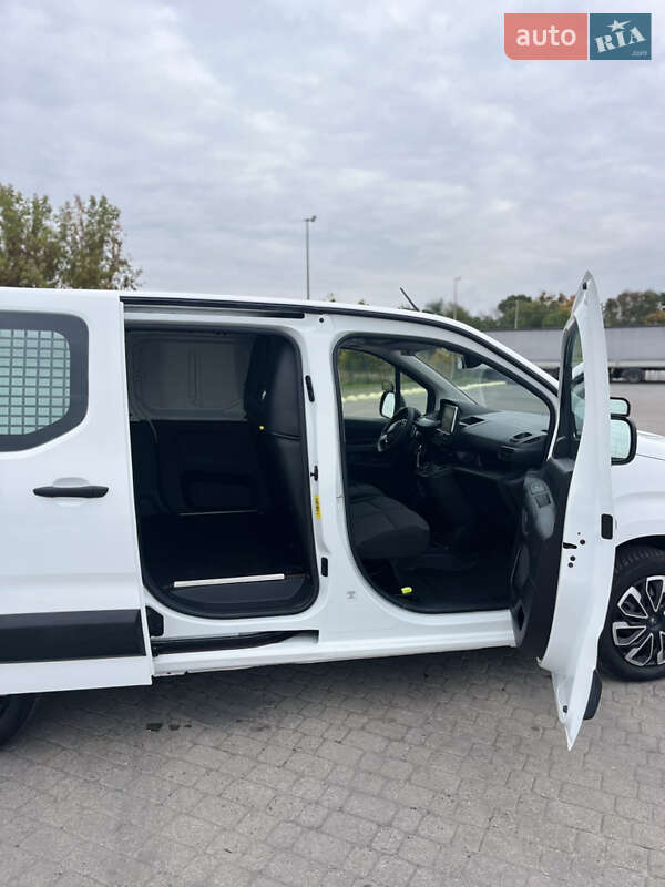 Вантажний фургон Peugeot Partner 2020 в Радивиліві