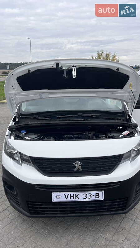 Вантажний фургон Peugeot Partner 2020 в Радивиліві