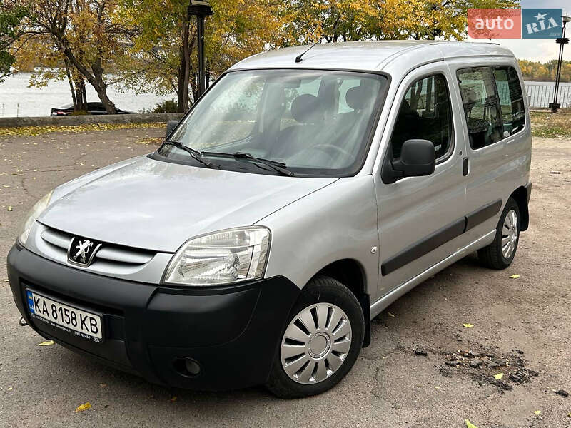 Мінівен Peugeot Partner 2011 в Дніпрі