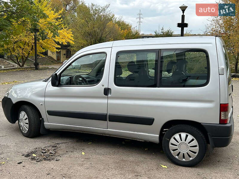 Мінівен Peugeot Partner 2011 в Дніпрі