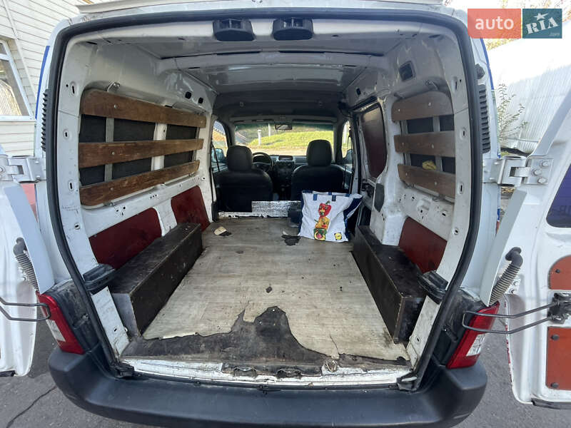 Грузовой фургон Peugeot Partner 2003 в Виннице