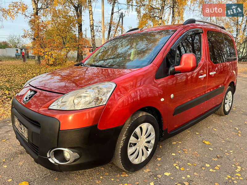 Мінівен Peugeot Partner 2010 в Охтирці