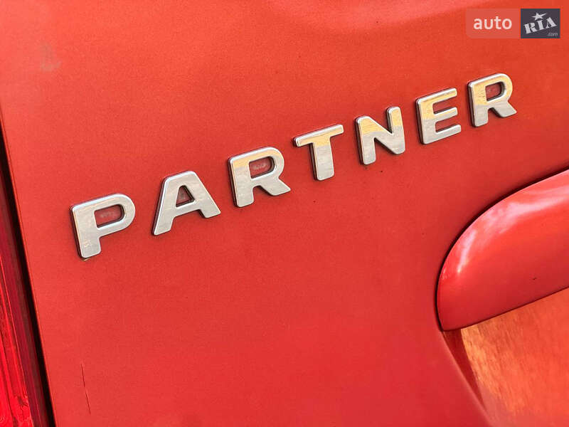 Мінівен Peugeot Partner 2010 в Охтирці