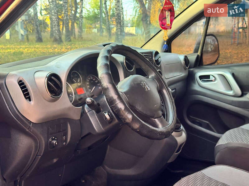 Мінівен Peugeot Partner 2010 в Охтирці