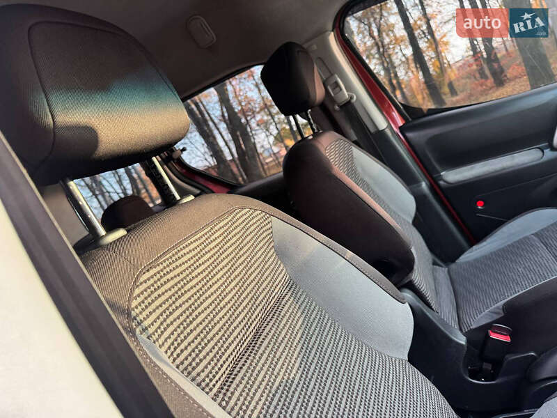 Мінівен Peugeot Partner 2010 в Охтирці