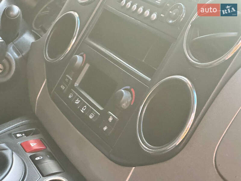 Мінівен Peugeot Partner 2010 в Охтирці