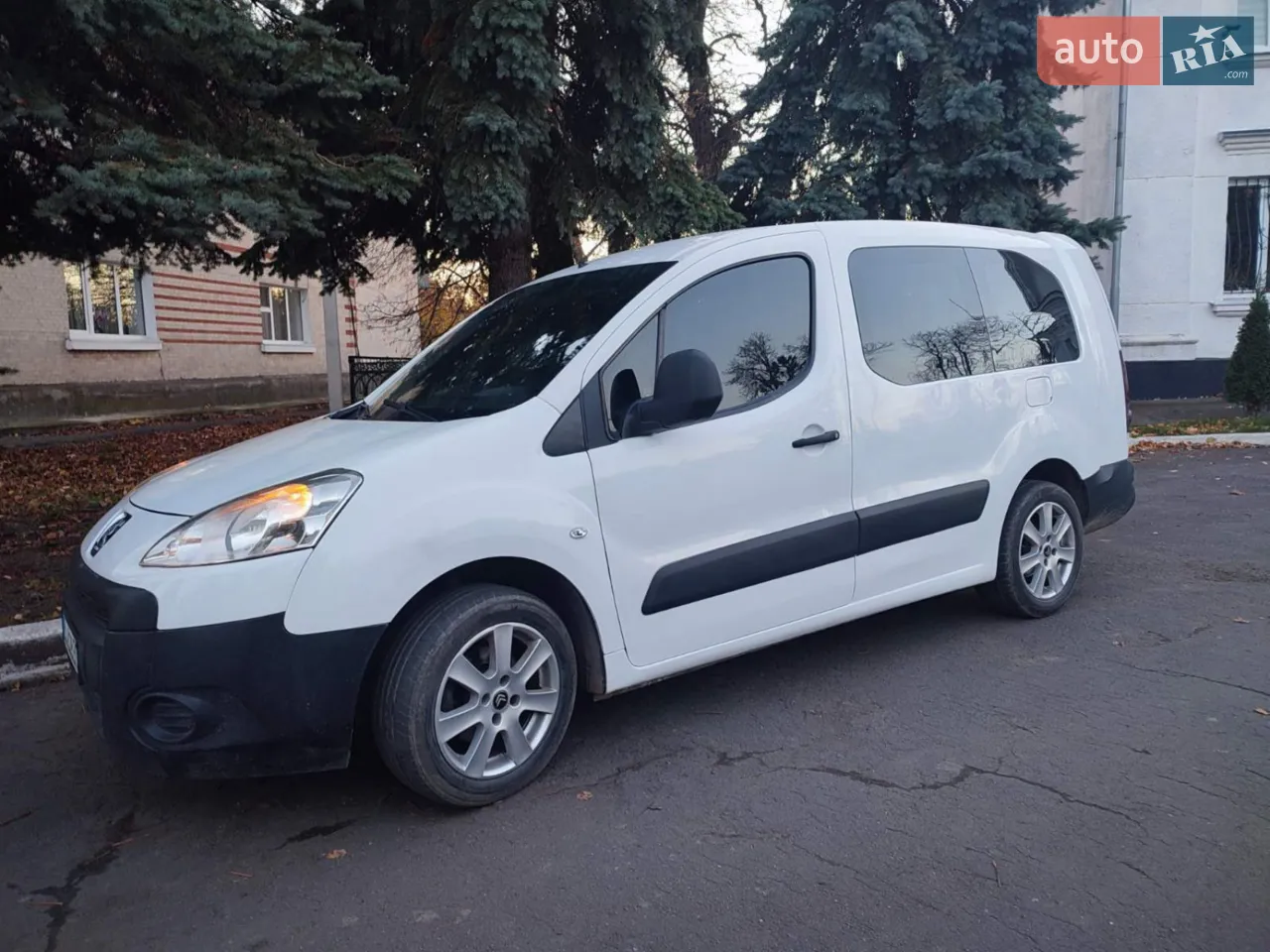 2011 Peugeot Partner - мініатюра 18