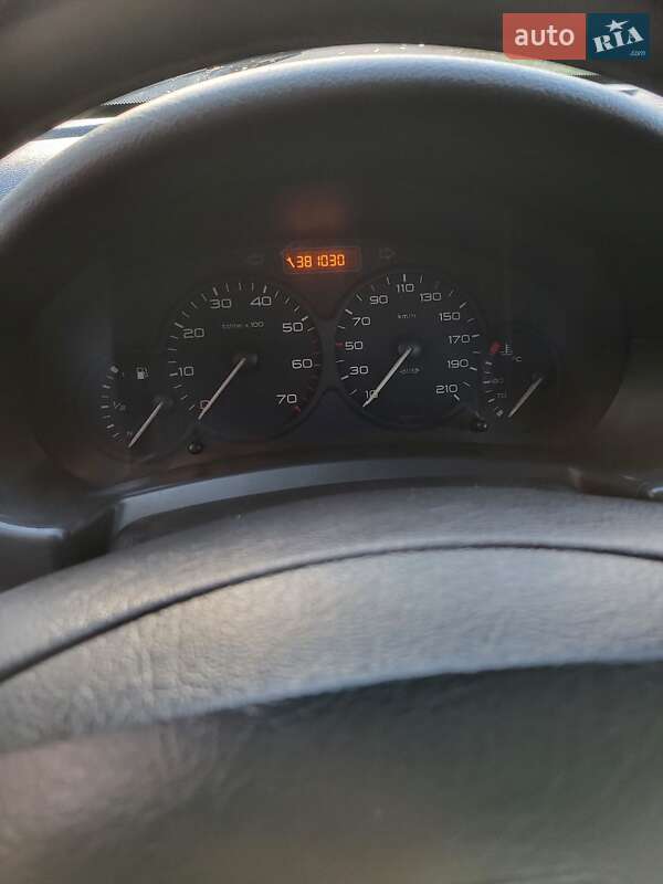 Вантажопасажирський фургон Peugeot Partner 2008 в Вінниці