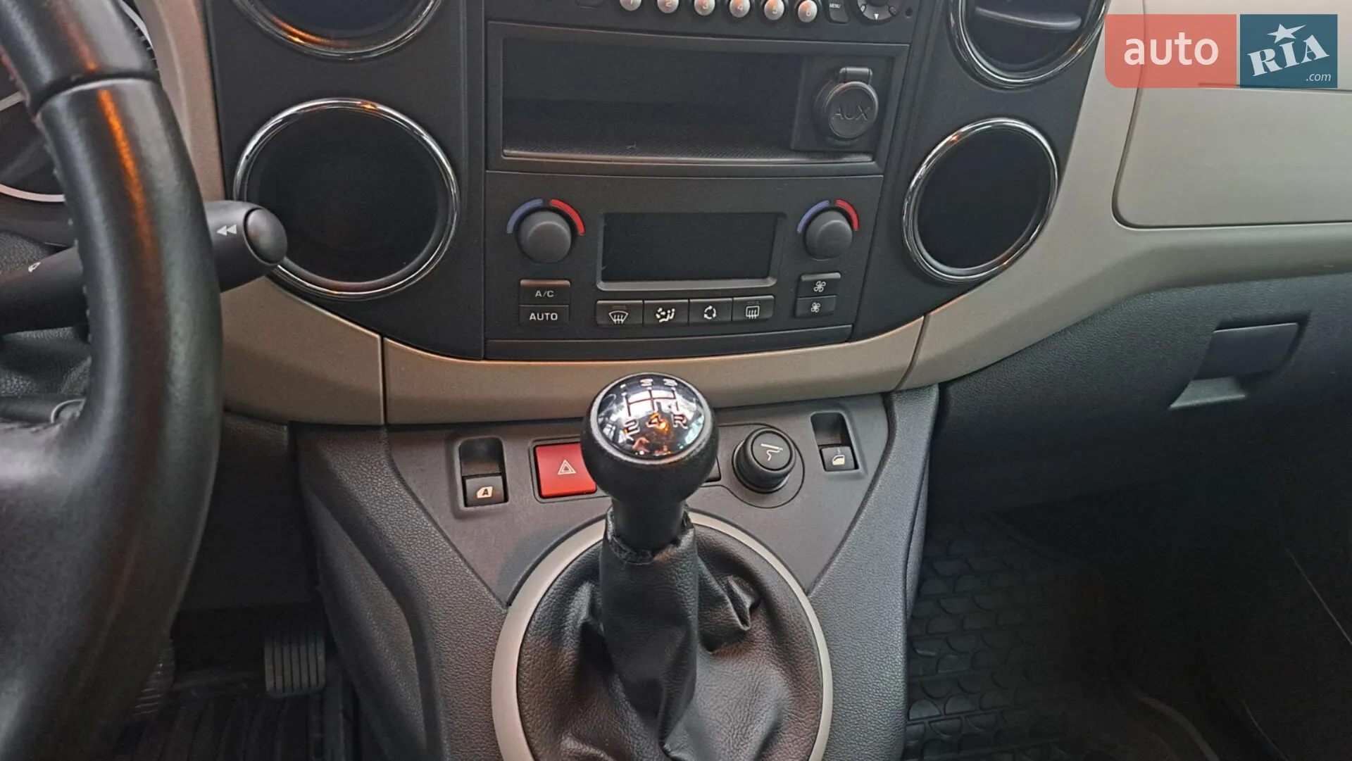 2012 Peugeot Partner - мініатюра 15