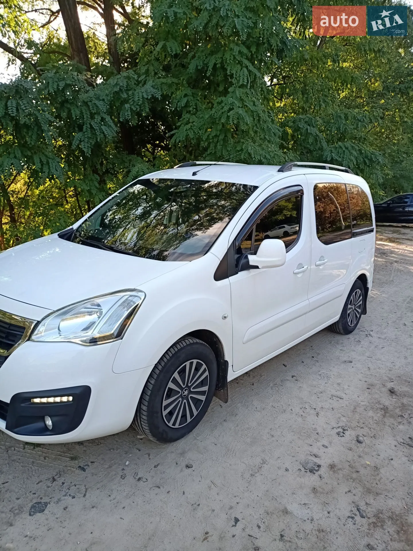 2015 Peugeot Partner - мініатюра 15