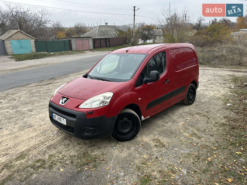 Грузовой фургон Peugeot Partner 2010 в Днепре