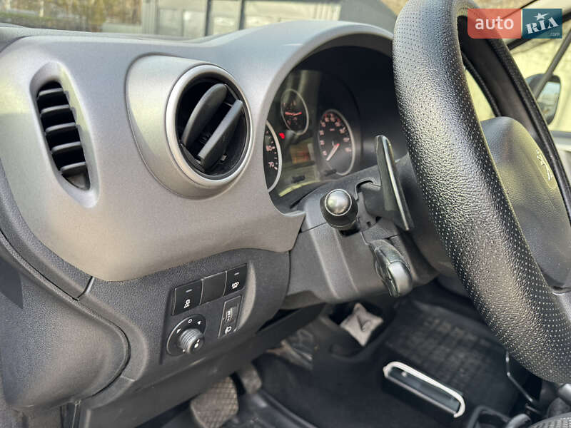 Минивэн Peugeot Partner 2016 в Днепре