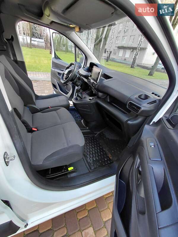 Вантажопасажирський фургон Peugeot Partner 2020 в Києві