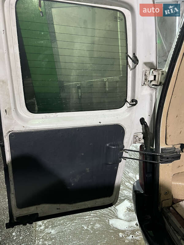 Грузовой фургон Peugeot Partner 2001 в Черновцах