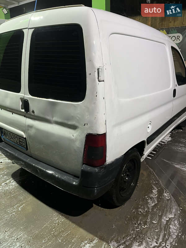 Грузовой фургон Peugeot Partner 2001 в Черновцах