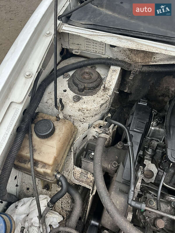 Грузовой фургон Peugeot Partner 2001 в Черновцах