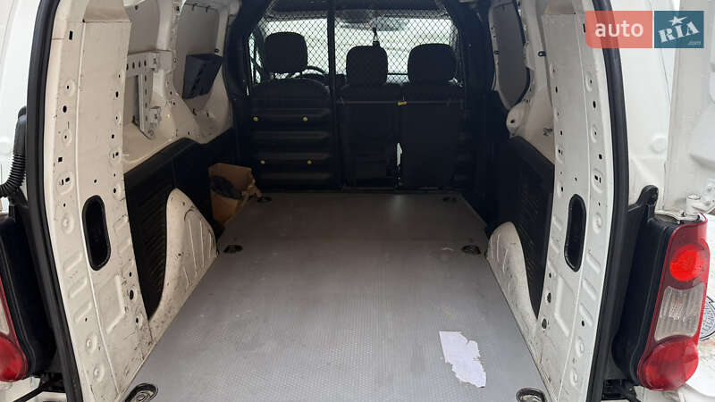 Грузовой фургон Peugeot Partner 2014 в Ивано-Франковске