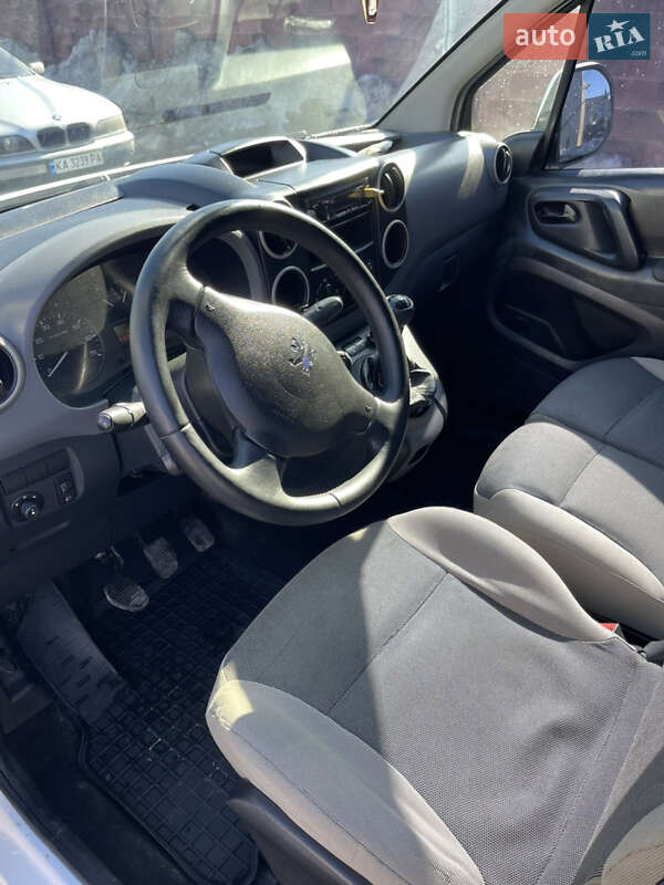 Мінівен Peugeot Partner 2010 в Рівному