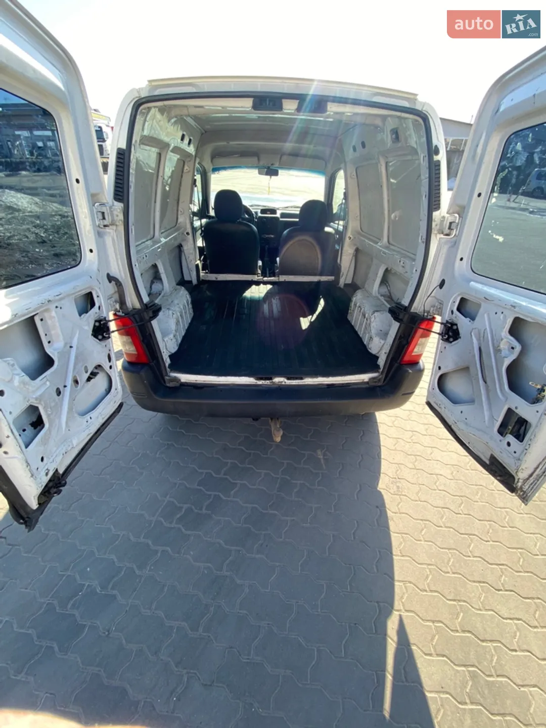 2010 Peugeot Partner - мініатюра 12