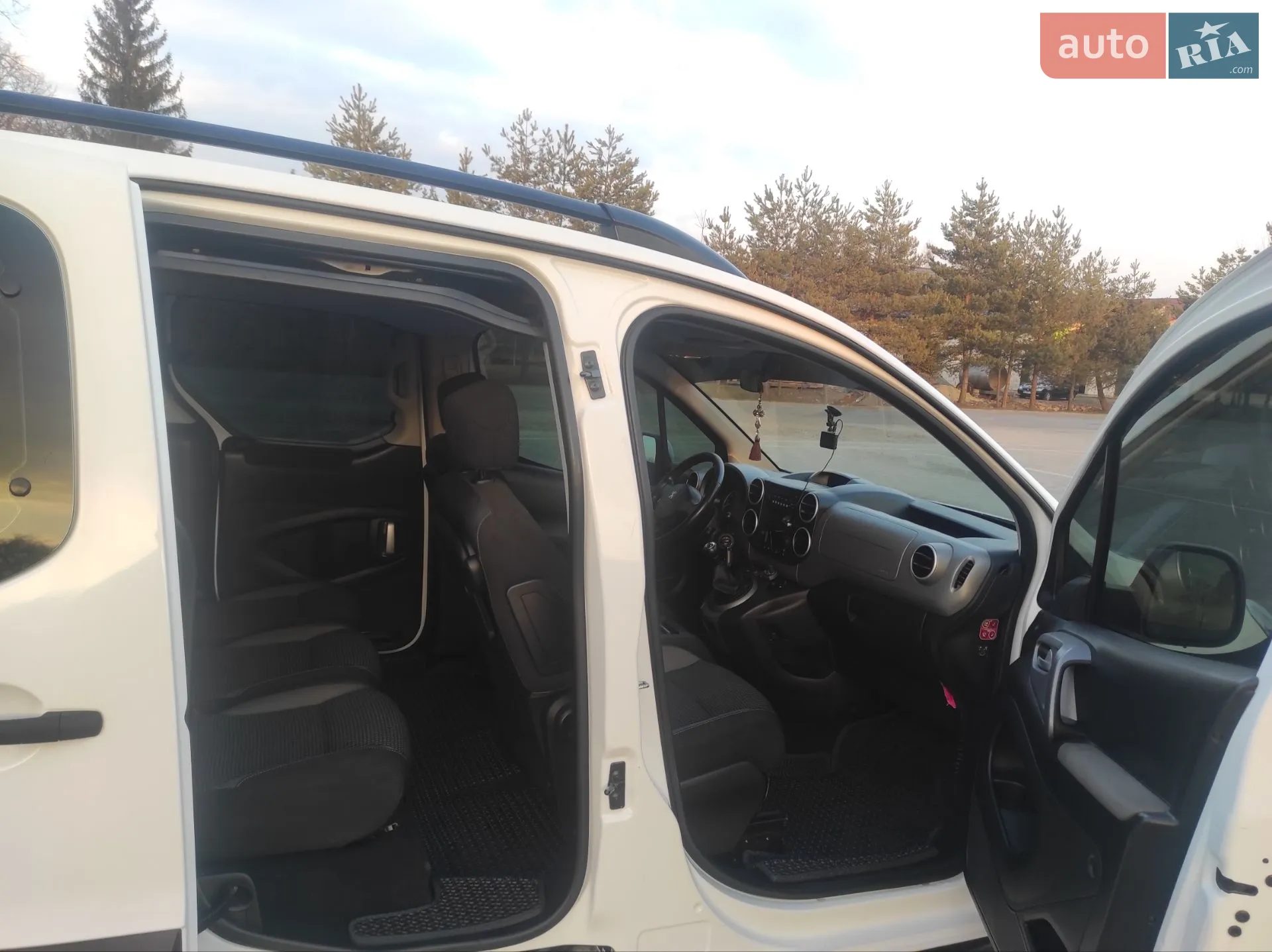 2015 Peugeot Partner - мініатюра 48