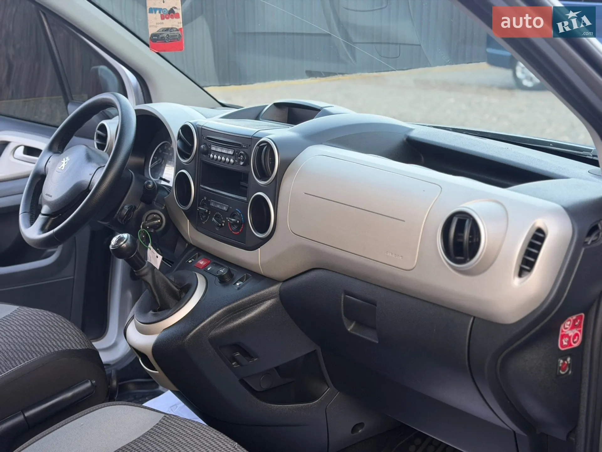 2015 Peugeot Partner - мініатюра 24