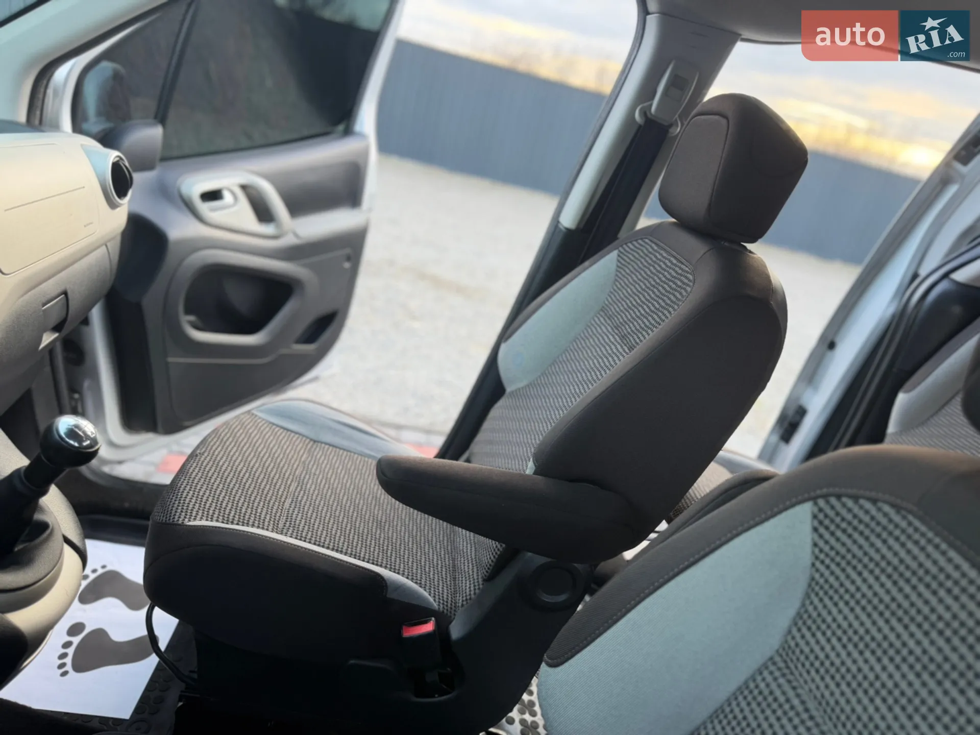 2015 Peugeot Partner - мініатюра 23