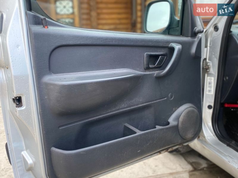 Мінівен Peugeot Partner 2005 в Звягелі