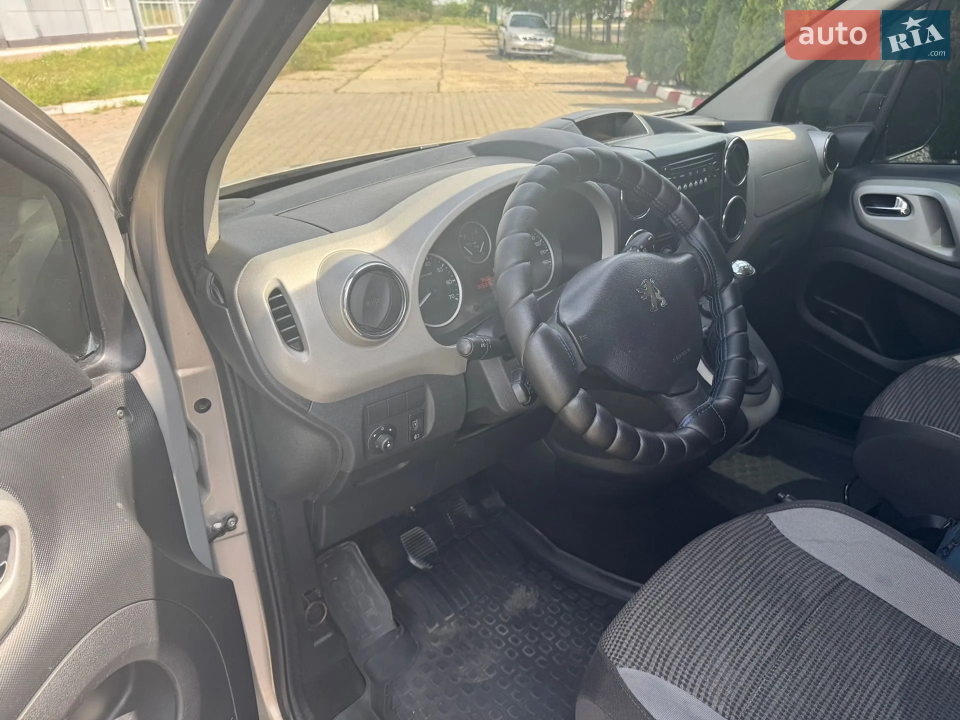 2011 Peugeot Partner - мініатюра 8