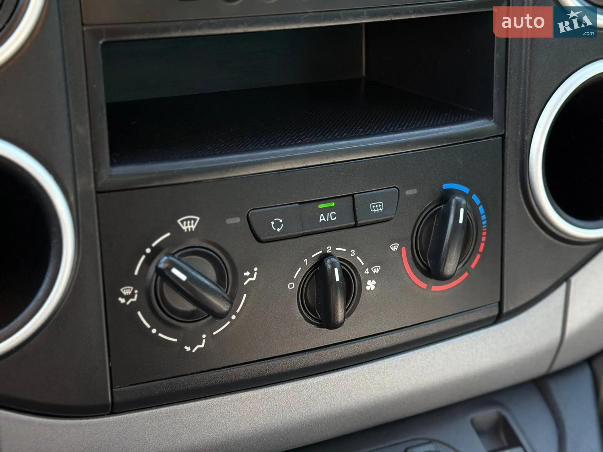 2015 Peugeot Partner - мініатюра 18