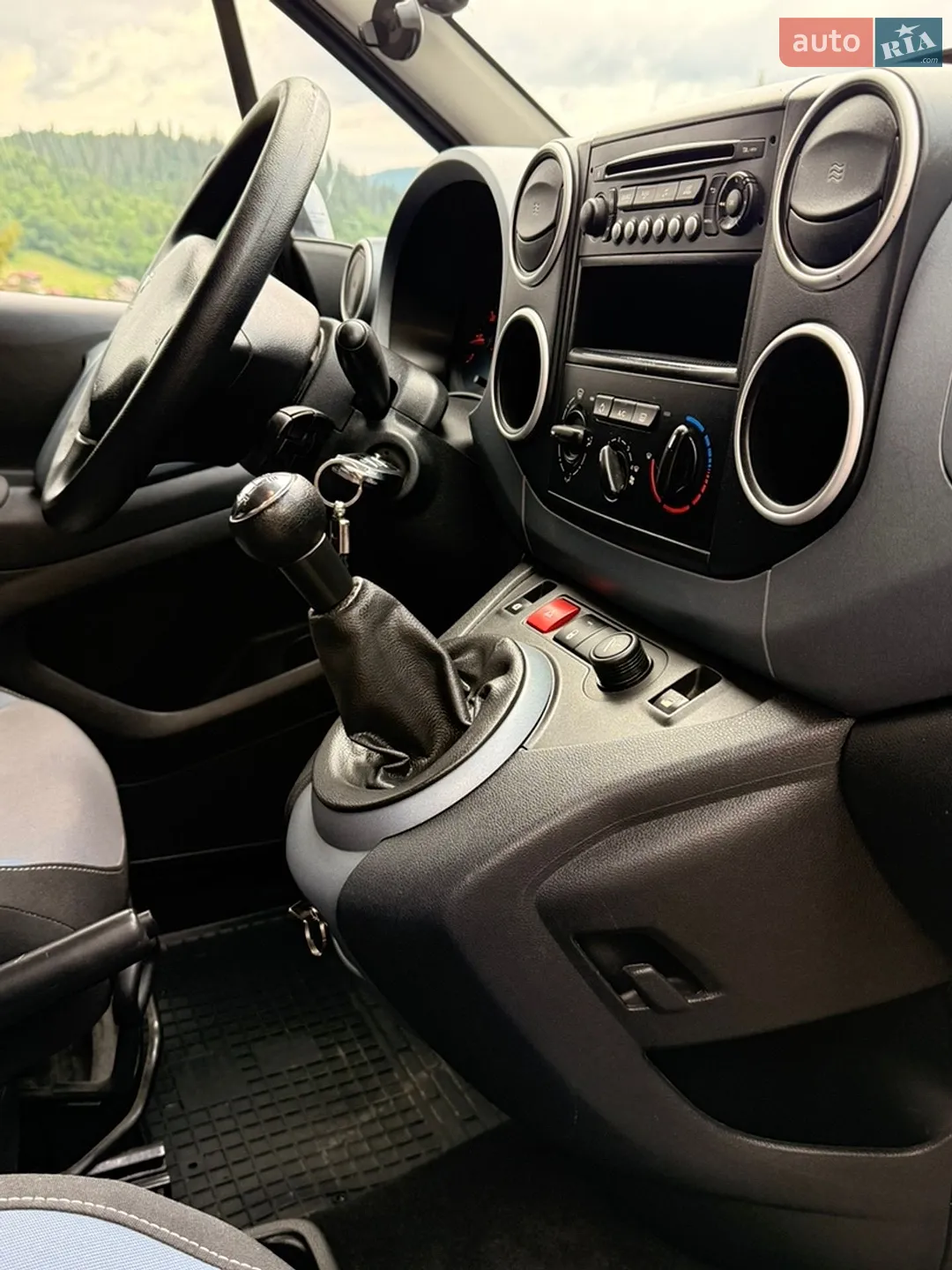 2013 Peugeot Partner - мініатюра 16
