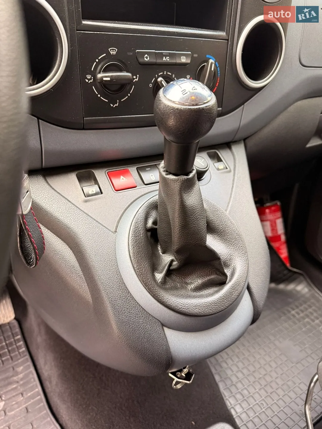 2013 Peugeot Partner - мініатюра 19