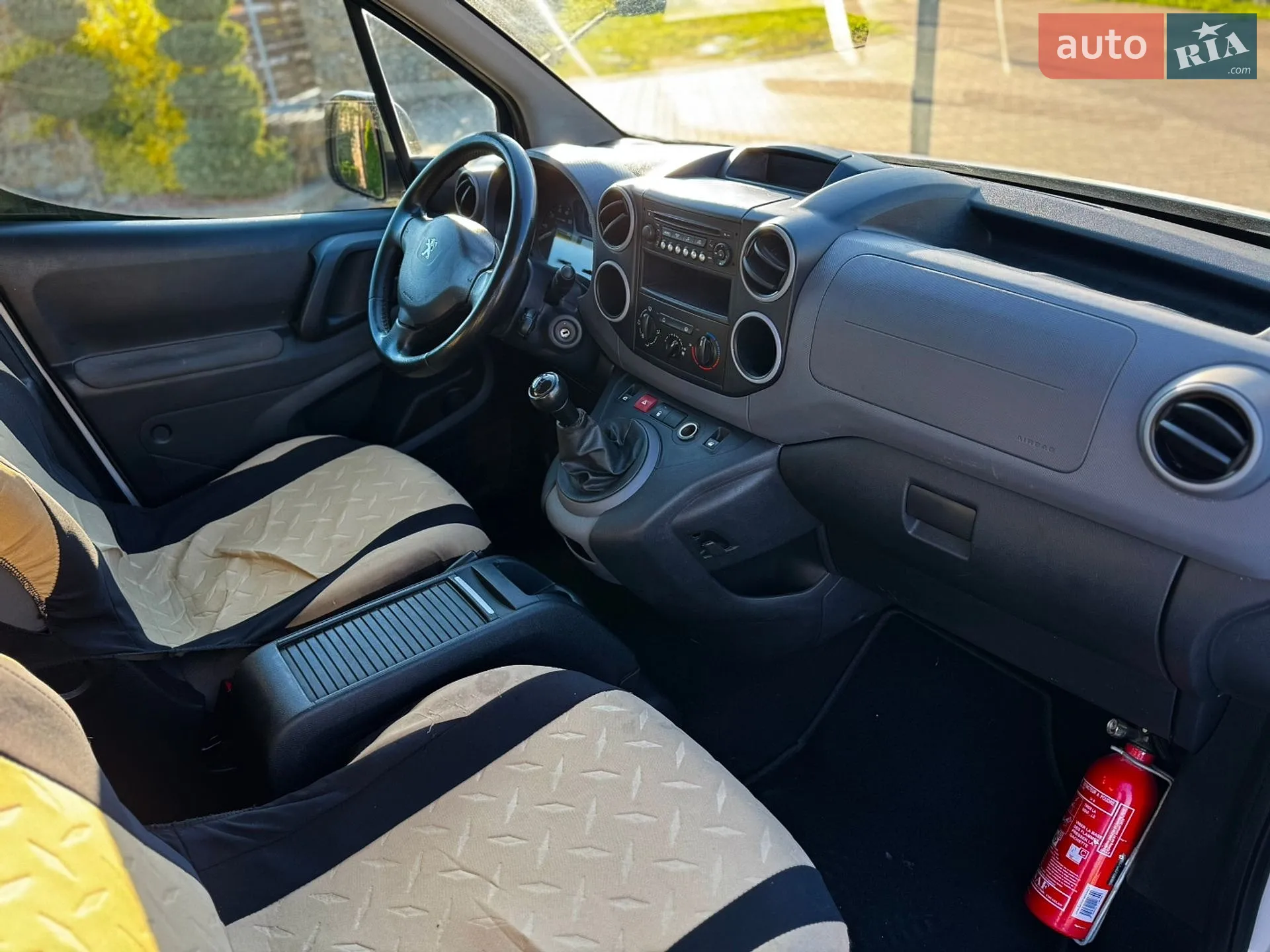 2012 Peugeot Partner - мініатюра 18