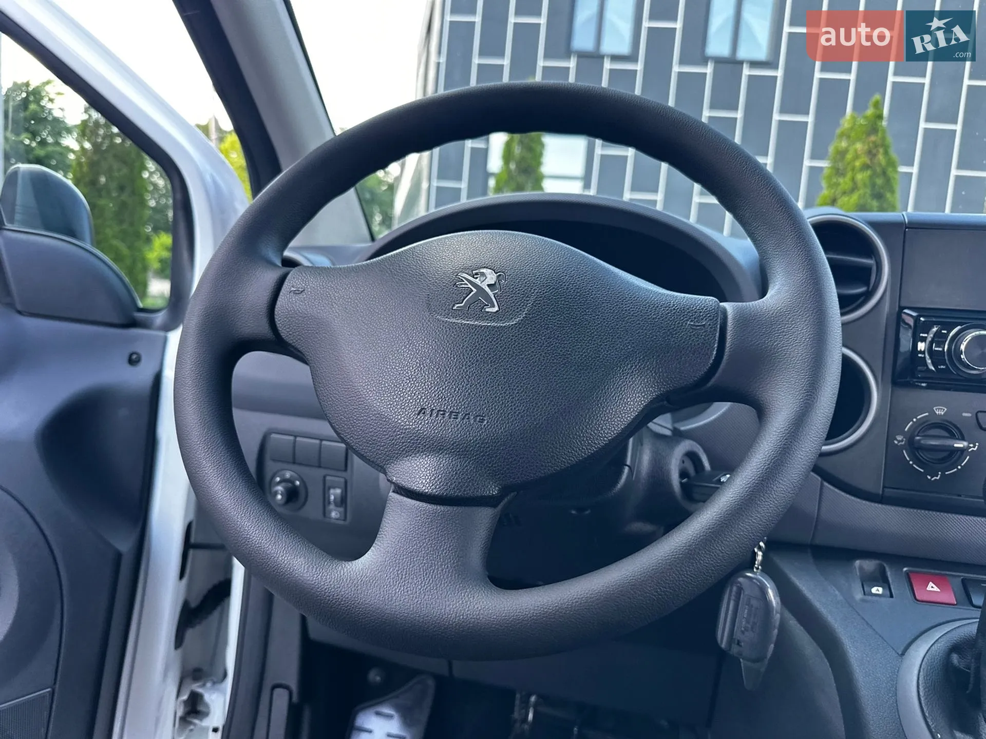 2017 Peugeot Partner - мініатюра 50
