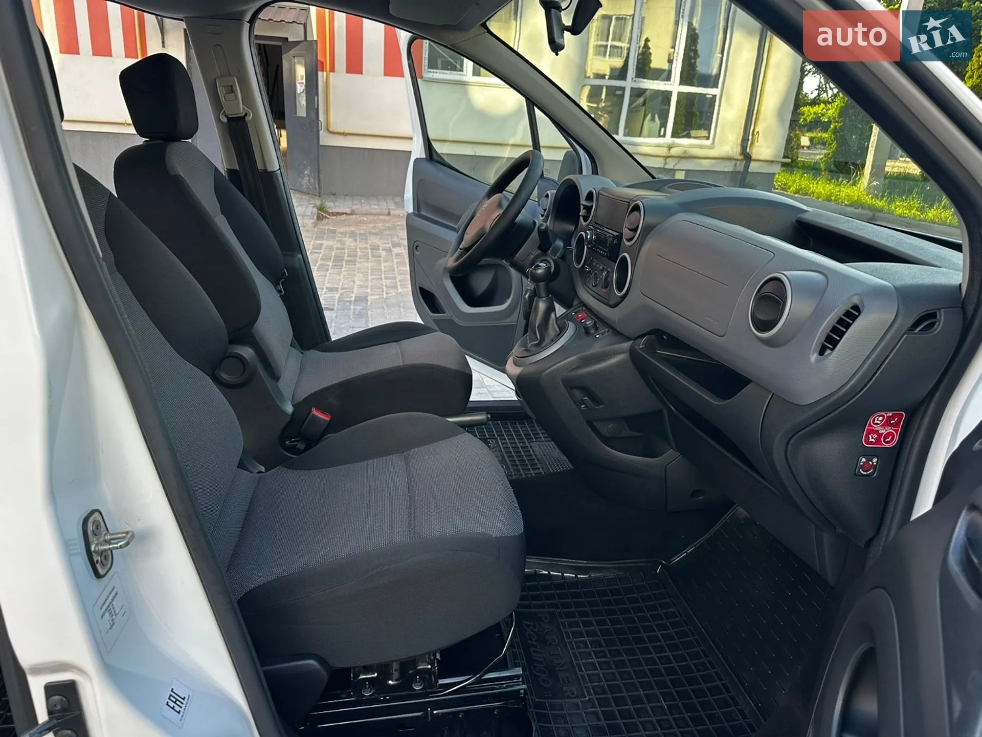 2017 Peugeot Partner - мініатюра 175